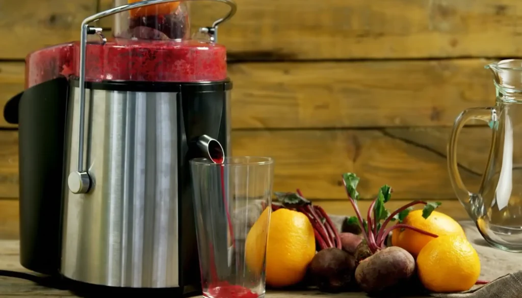 Un extracteur de jus en action